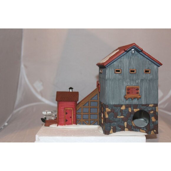 Dept 56 New England Village - Blue Star Ice House - Picture 5 of 8